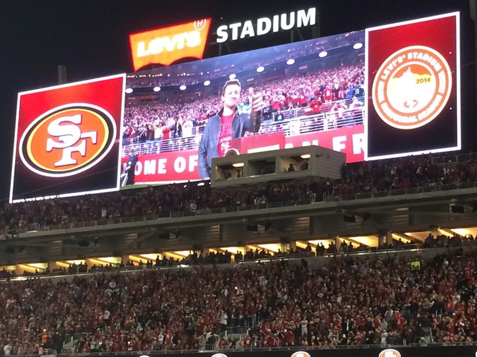 Jeremy Renner blasting horn at Levi's stadium because we made it to the IHOP! 